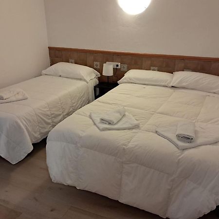 Hostal Casa Torrent Canet De Mar Buitenkant foto