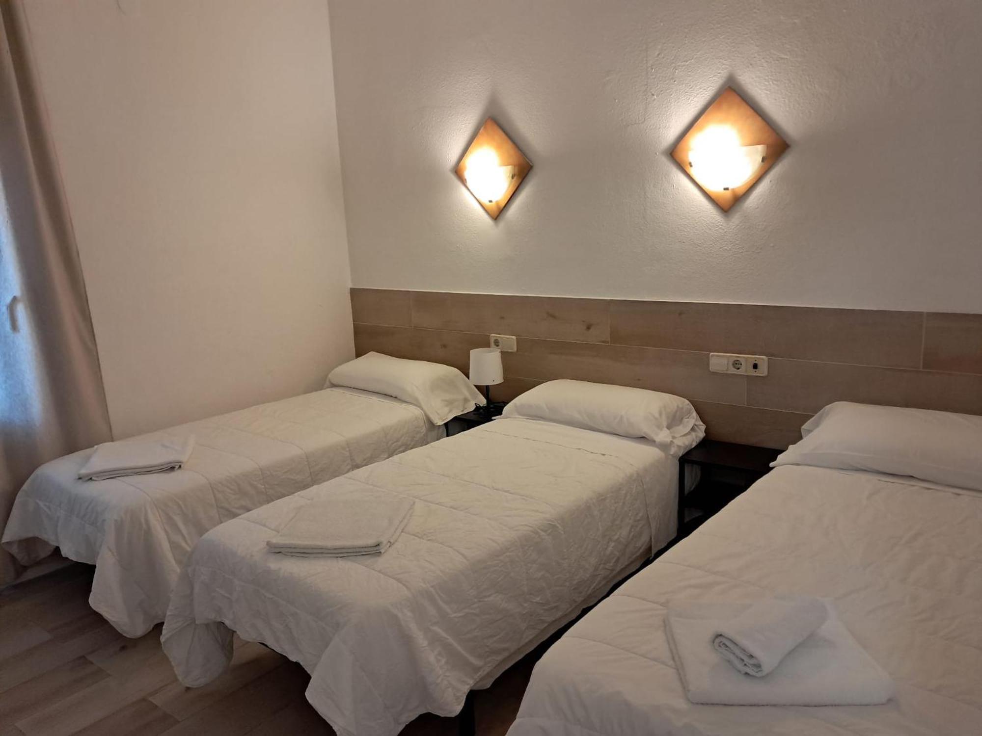 Hostal Casa Torrent Canet De Mar Buitenkant foto