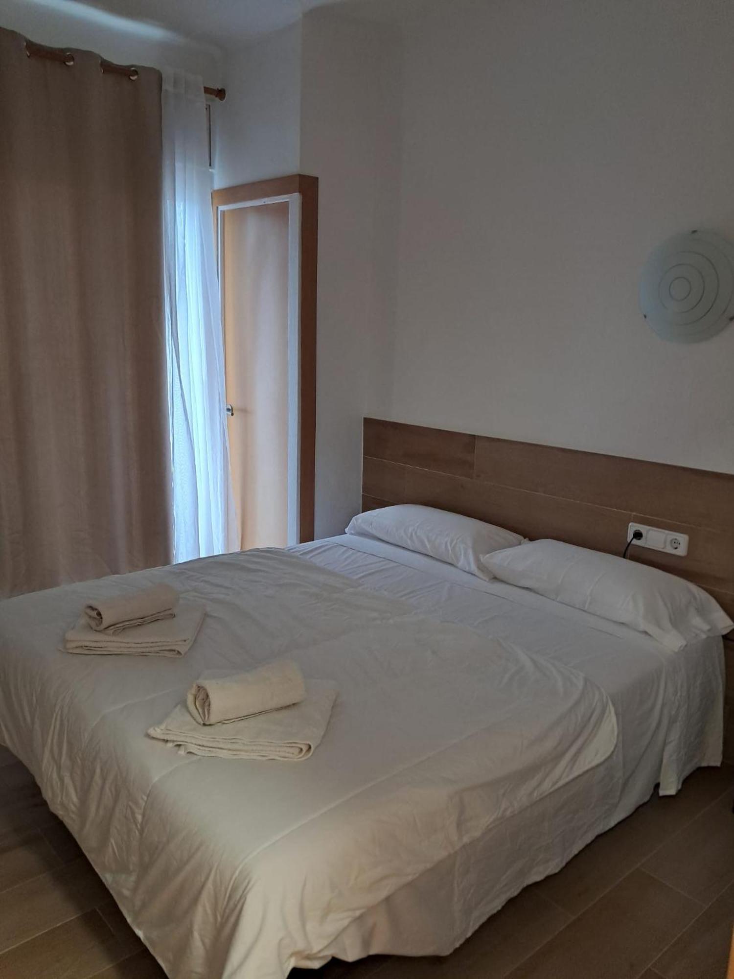 Hostal Casa Torrent Canet De Mar Buitenkant foto